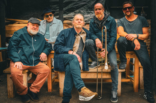 Five-piece 90s band portrait